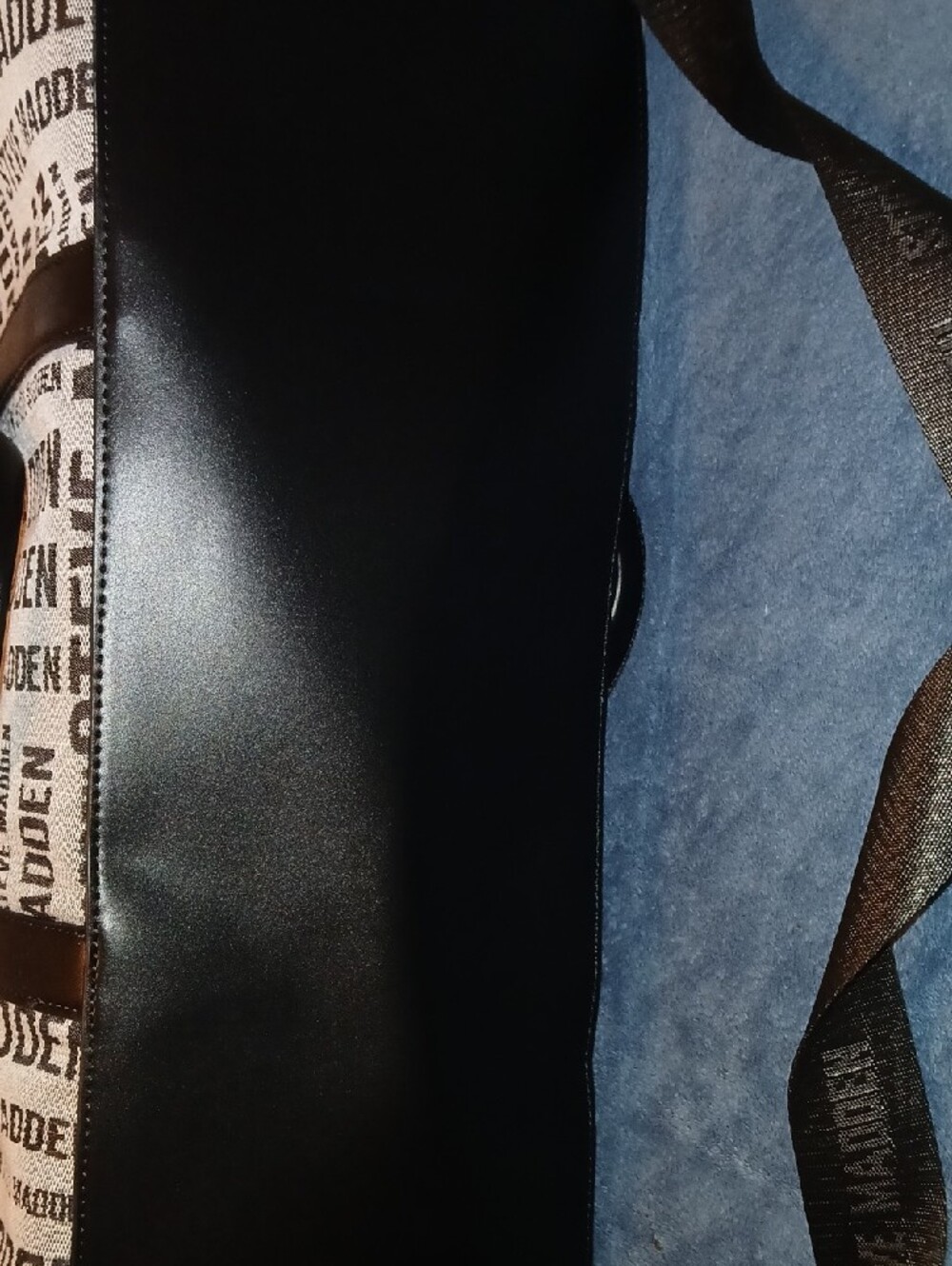 Steve Madden Black & White Logo Weekender Bag Used Once. - Picture 13 of 13